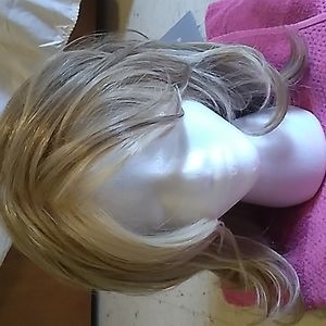 Raquel Welch Wig; Condition: NWT; Style: Goddess; Color 16/88 Pale Golden Honey